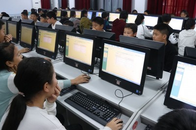 落实信息素养教育 增加数字化时代的竞争力