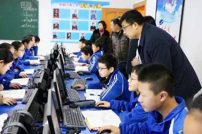 智慧课堂引领教学变革 广元市教育信息化推进会走进嘉陵一中