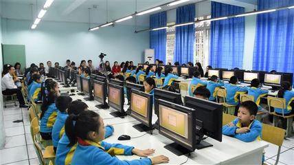 聚焦核心素养，理解课程体系——双流区小学信息技术教研活动在我校成功举行